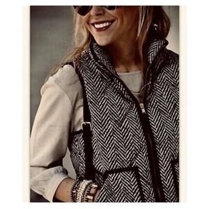 IRIS Black and White Herringbone Vest, Full Zip, EUC Medium